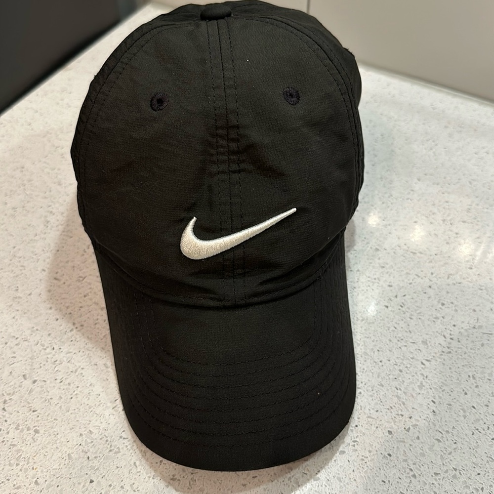 Black Nike hat